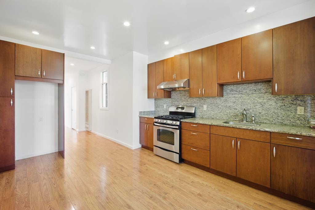 Detail Gallery Image 23 of 34 For 126-128 Lisbon St, San Francisco,  CA 94112 - – Beds | – Baths