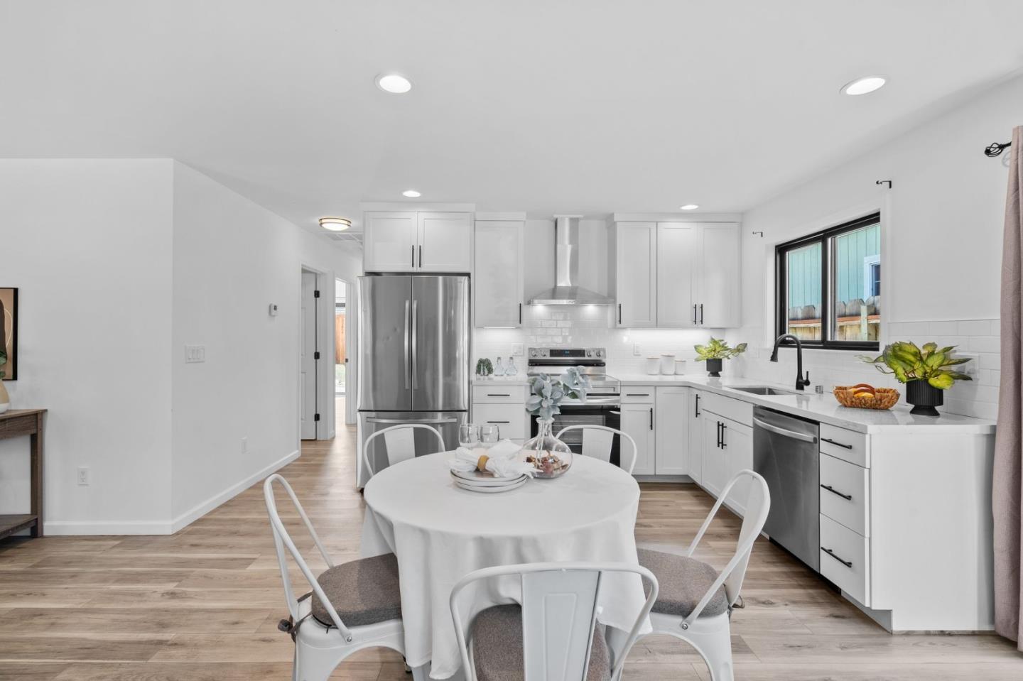 Detail Gallery Image 11 of 49 For 1131 Walk Cir, Santa Cruz,  CA 95060 - 3 Beds | 3 Baths