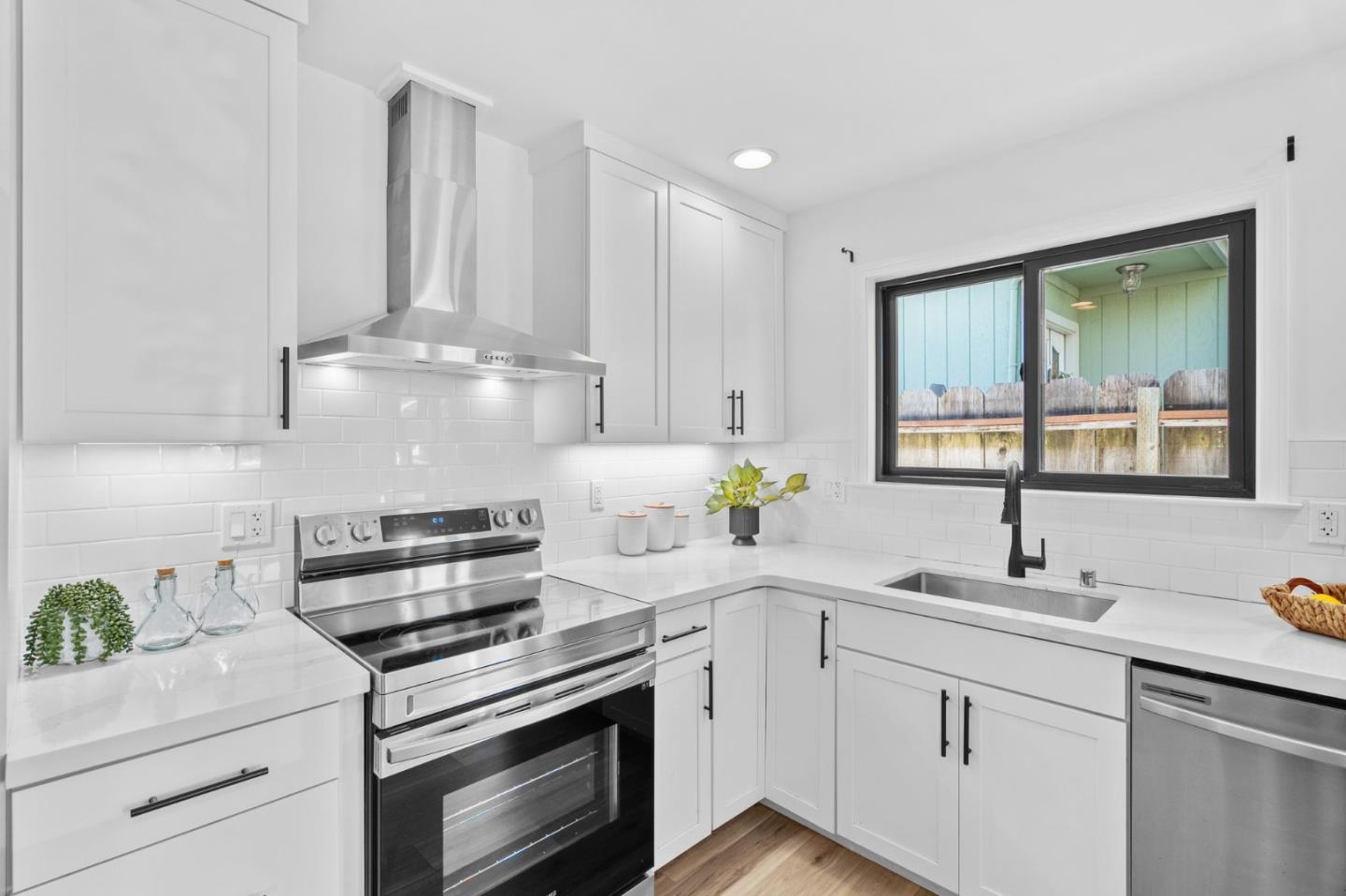 Detail Gallery Image 15 of 49 For 1131 Walk Cir, Santa Cruz,  CA 95060 - 3 Beds | 3 Baths