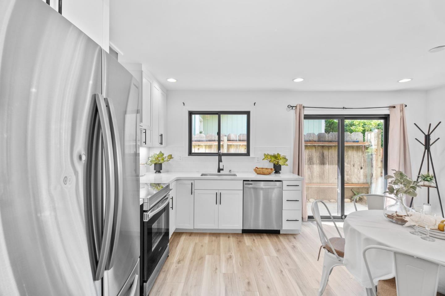 Detail Gallery Image 16 of 49 For 1131 Walk Cir, Santa Cruz,  CA 95060 - 3 Beds | 3 Baths