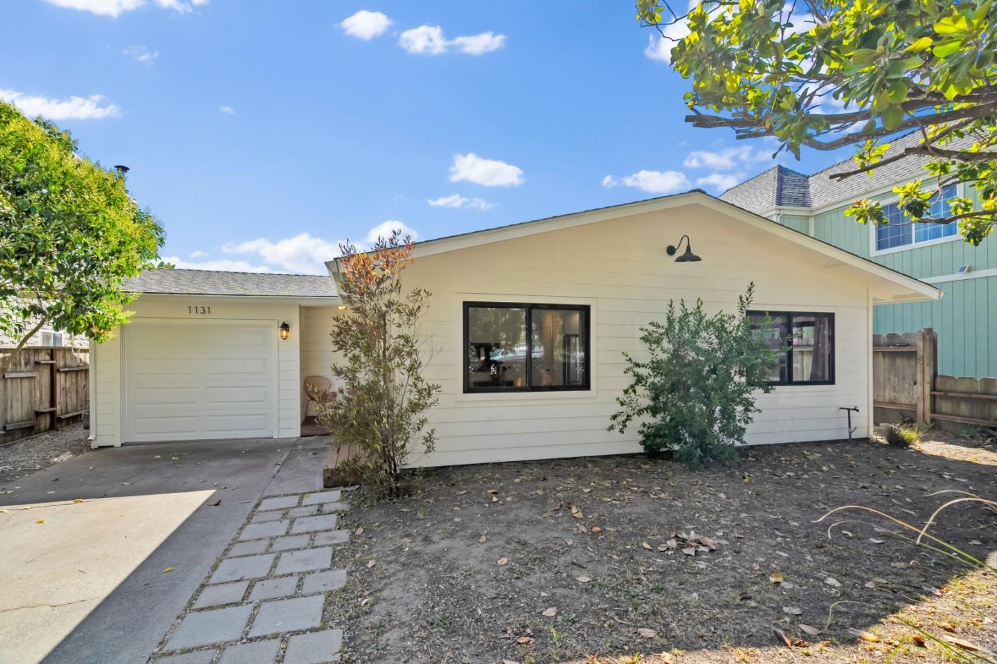 Detail Gallery Image 2 of 49 For 1131 Walk Cir, Santa Cruz,  CA 95060 - 3 Beds | 3 Baths