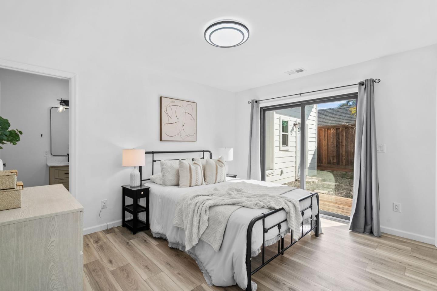 Detail Gallery Image 25 of 49 For 1131 Walk Cir, Santa Cruz,  CA 95060 - 3 Beds | 3 Baths