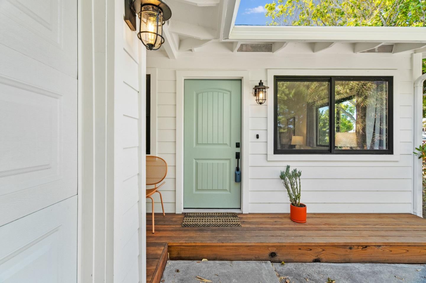 Detail Gallery Image 3 of 49 For 1131 Walk Cir, Santa Cruz,  CA 95060 - 3 Beds | 3 Baths