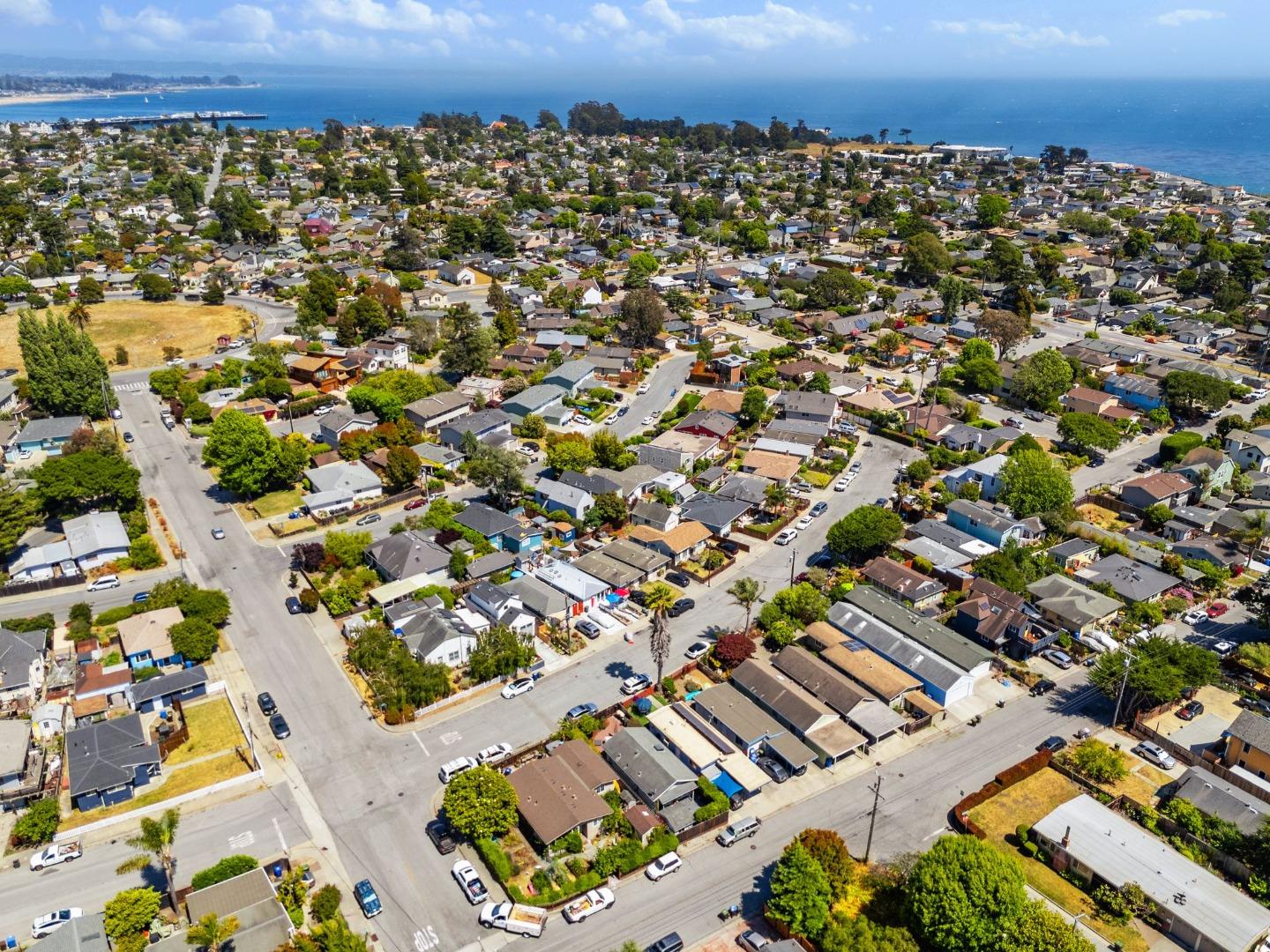 Detail Gallery Image 39 of 49 For 1131 Walk Cir, Santa Cruz,  CA 95060 - 3 Beds | 3 Baths