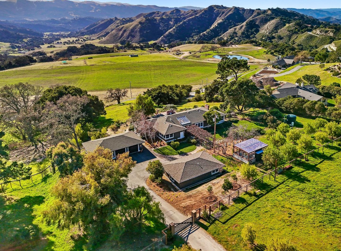 Detail Gallery Image 5 of 54 For 17755 Corral Del Cielo Rd, Corral De Tierra,  CA 93908 - 4 Beds | 2/1 Baths