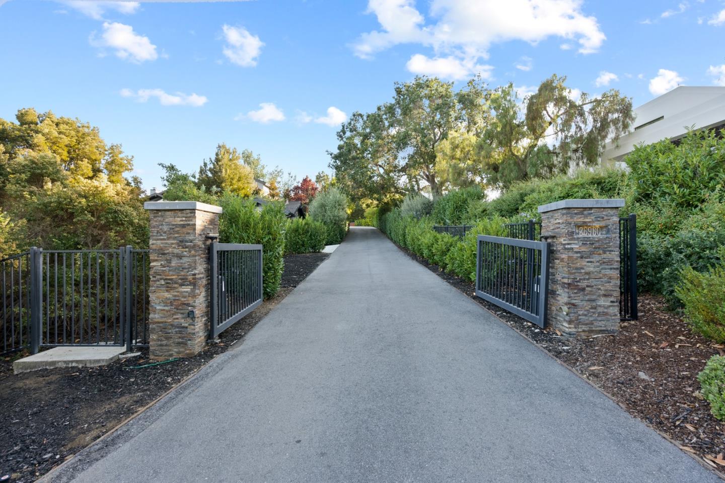 Detail Gallery Image 5 of 51 For 26960 Orchard Hill Ln, Los Altos Hills,  CA 94022 - 7 Beds | 7/1 Baths