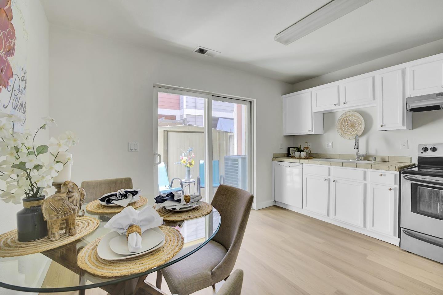 Detail Gallery Image 5 of 27 For 758 Bonita Ave, San Jose,  CA 95116 - 2 Beds | 2 Baths