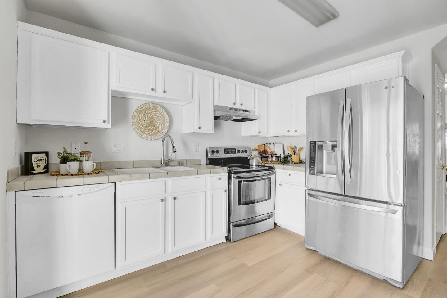 Detail Gallery Image 8 of 27 For 758 Bonita Ave, San Jose,  CA 95116 - 2 Beds | 2 Baths