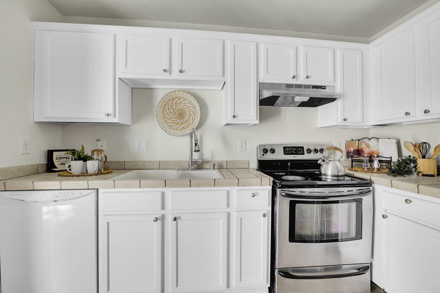 Detail Gallery Image 9 of 27 For 758 Bonita Ave, San Jose,  CA 95116 - 2 Beds | 2 Baths