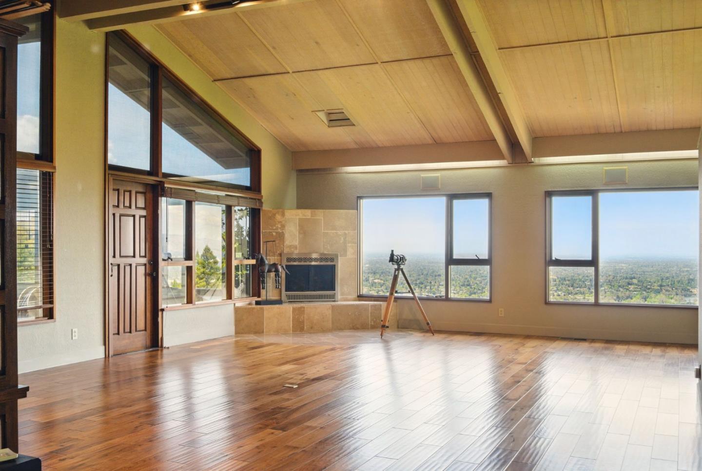 Detail Gallery Image 11 of 55 For 16190 Maya Way, Los Gatos,  CA 95030 - 4 Beds | 2/1 Baths