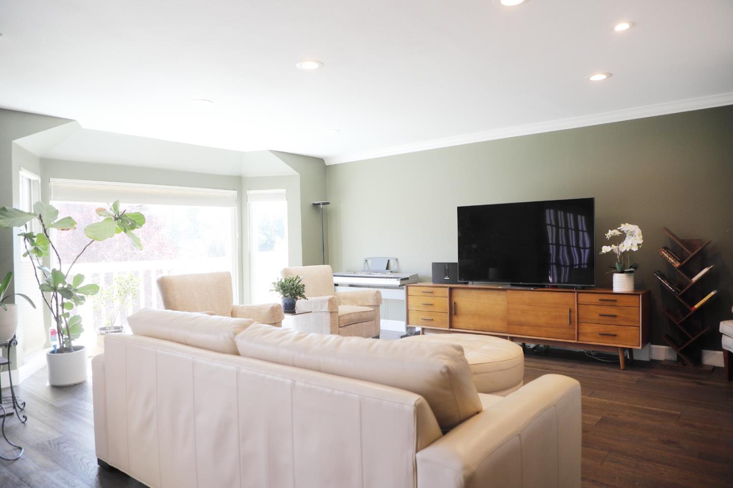Detail Gallery Image 2 of 7 For 14673 Fieldstone Dr, Saratoga,  CA 95070 - 4 Beds | 2/1 Baths