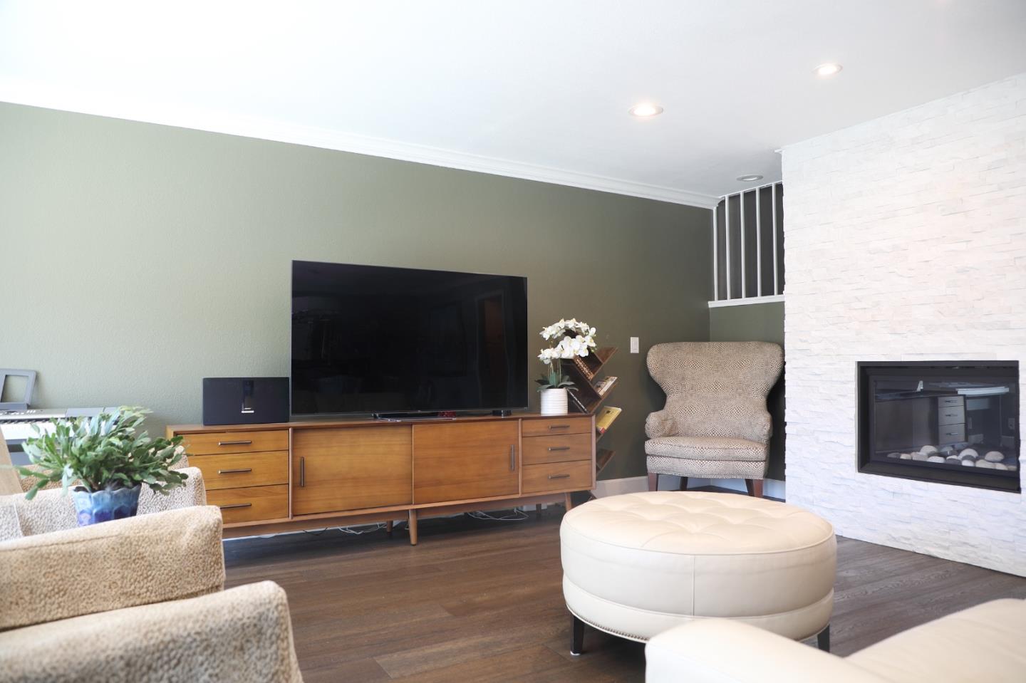 Detail Gallery Image 3 of 7 For 14673 Fieldstone Dr, Saratoga,  CA 95070 - 4 Beds | 2/1 Baths