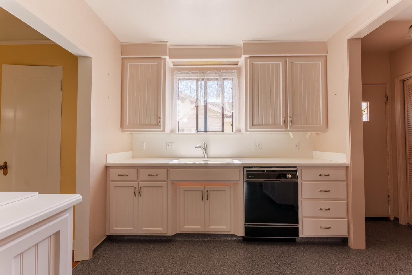 Detail Gallery Image 10 of 22 For 13 Orange Dr, Salinas,  CA 93901 - 3 Beds | 2 Baths