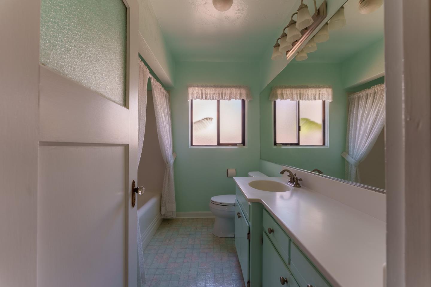 Detail Gallery Image 14 of 22 For 13 Orange Dr, Salinas,  CA 93901 - 3 Beds | 2 Baths