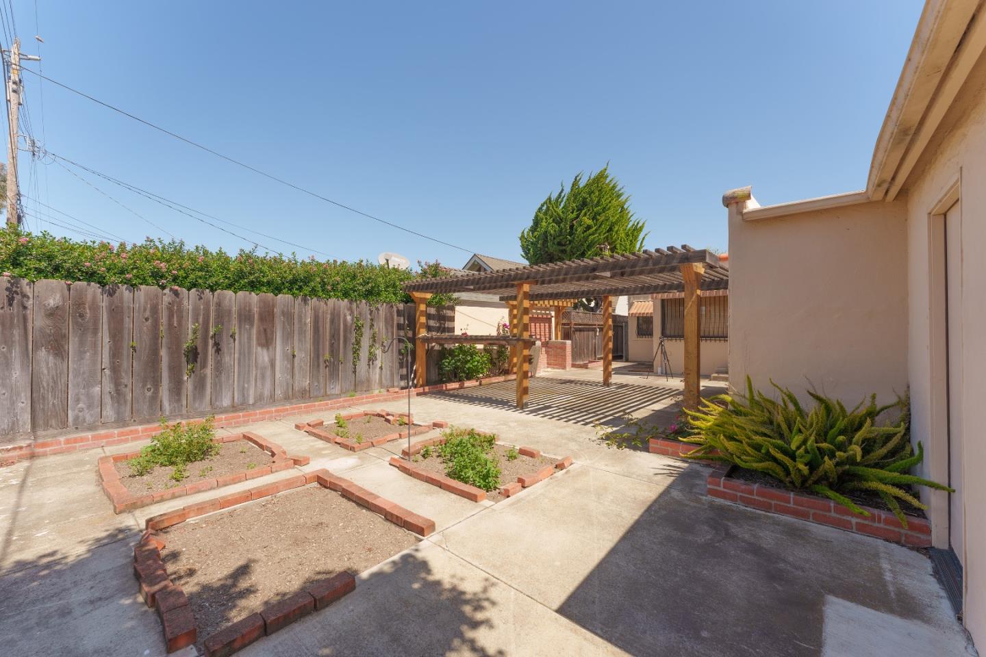 Detail Gallery Image 18 of 22 For 13 Orange Dr, Salinas,  CA 93901 - 3 Beds | 2 Baths