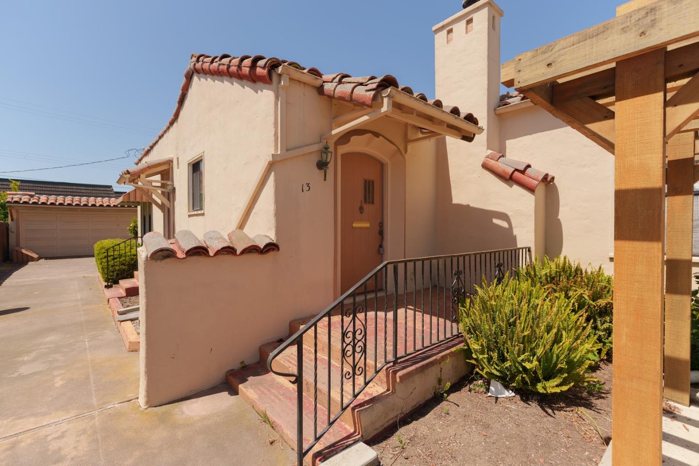 Detail Gallery Image 3 of 22 For 13 Orange Dr, Salinas,  CA 93901 - 3 Beds | 2 Baths