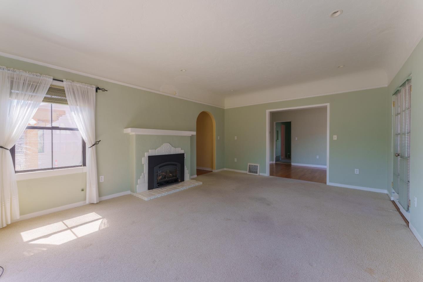 Detail Gallery Image 5 of 22 For 13 Orange Dr, Salinas,  CA 93901 - 3 Beds | 2 Baths
