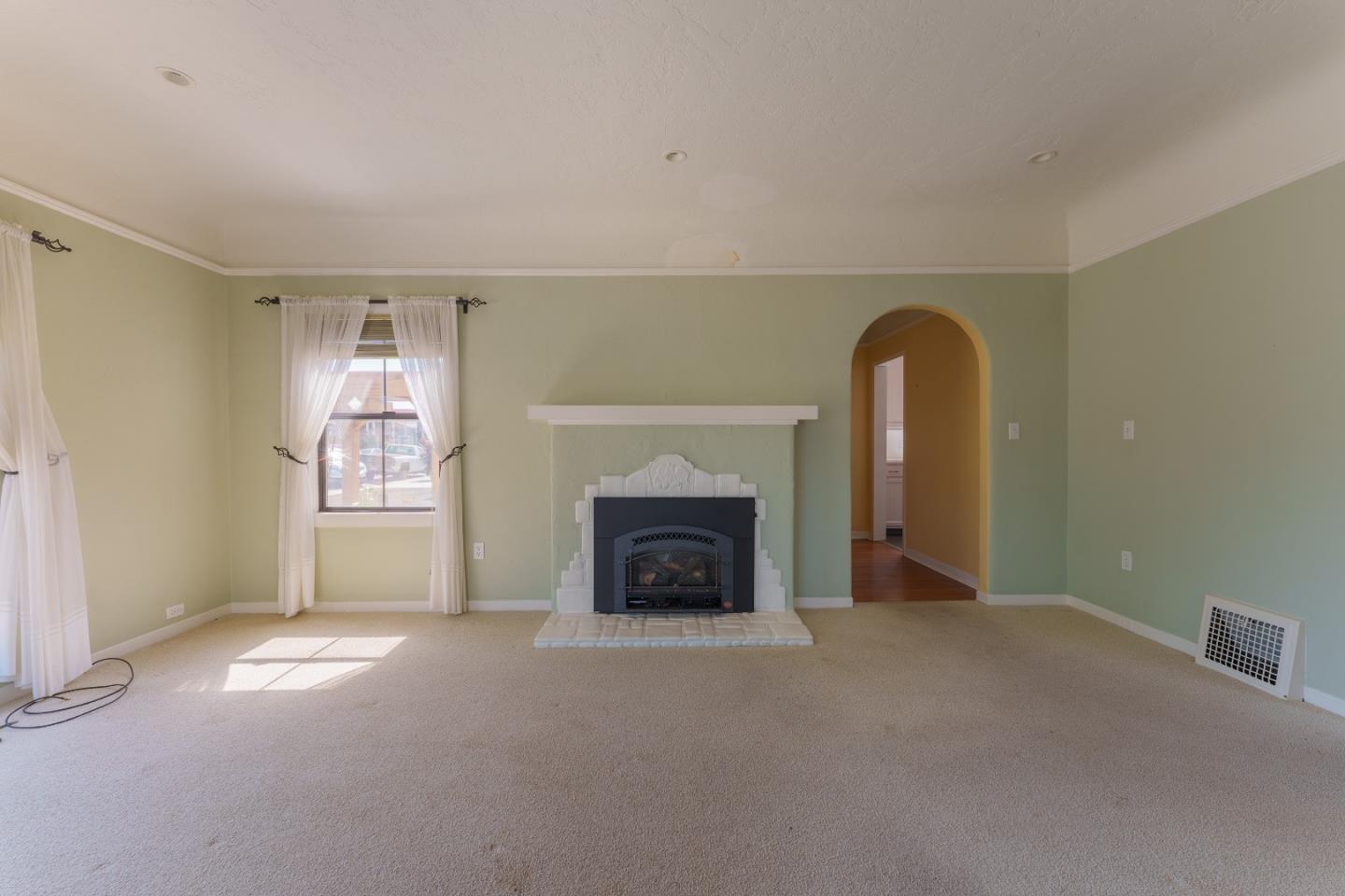 Detail Gallery Image 6 of 22 For 13 Orange Dr, Salinas,  CA 93901 - 3 Beds | 2 Baths
