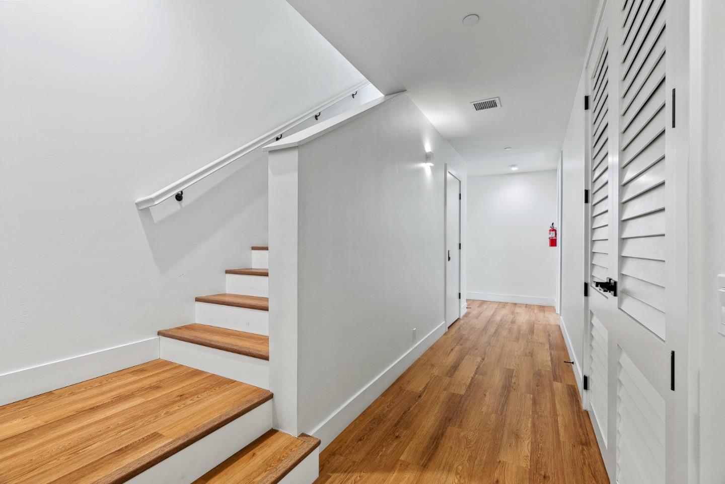 Detail Gallery Image 33 of 56 For 508 N Tremont St #B,  Oceanside,  CA 92054 - 3 Beds | 3/1 Baths