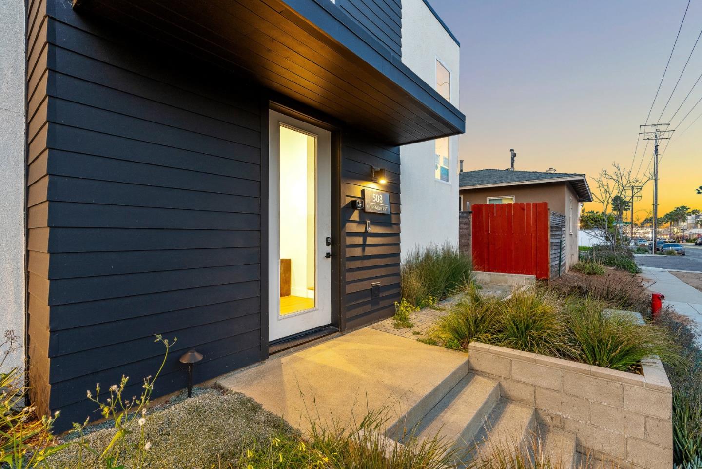 Detail Gallery Image 5 of 56 For 508 N Tremont St #B,  Oceanside,  CA 92054 - 3 Beds | 3/1 Baths
