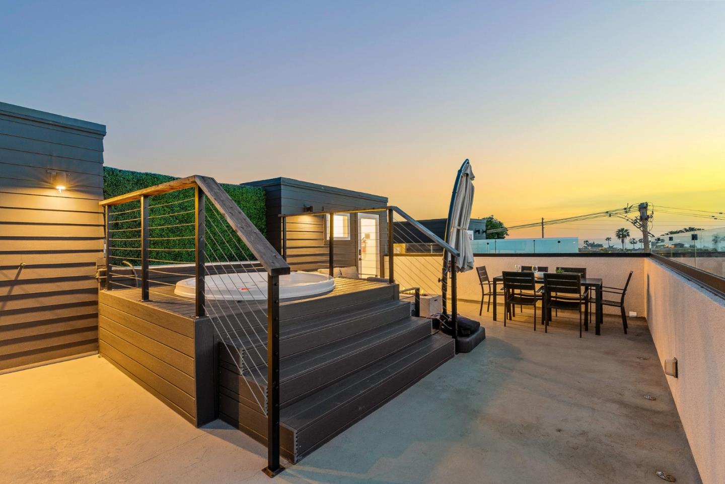 Detail Gallery Image 7 of 56 For 508 N Tremont St #B,  Oceanside,  CA 92054 - 3 Beds | 3/1 Baths