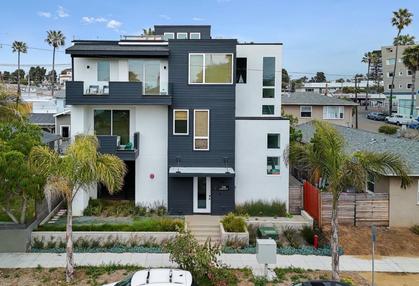 Detail Gallery Image 8 of 56 For 508 N Tremont St #B,  Oceanside,  CA 92054 - 3 Beds | 3/1 Baths