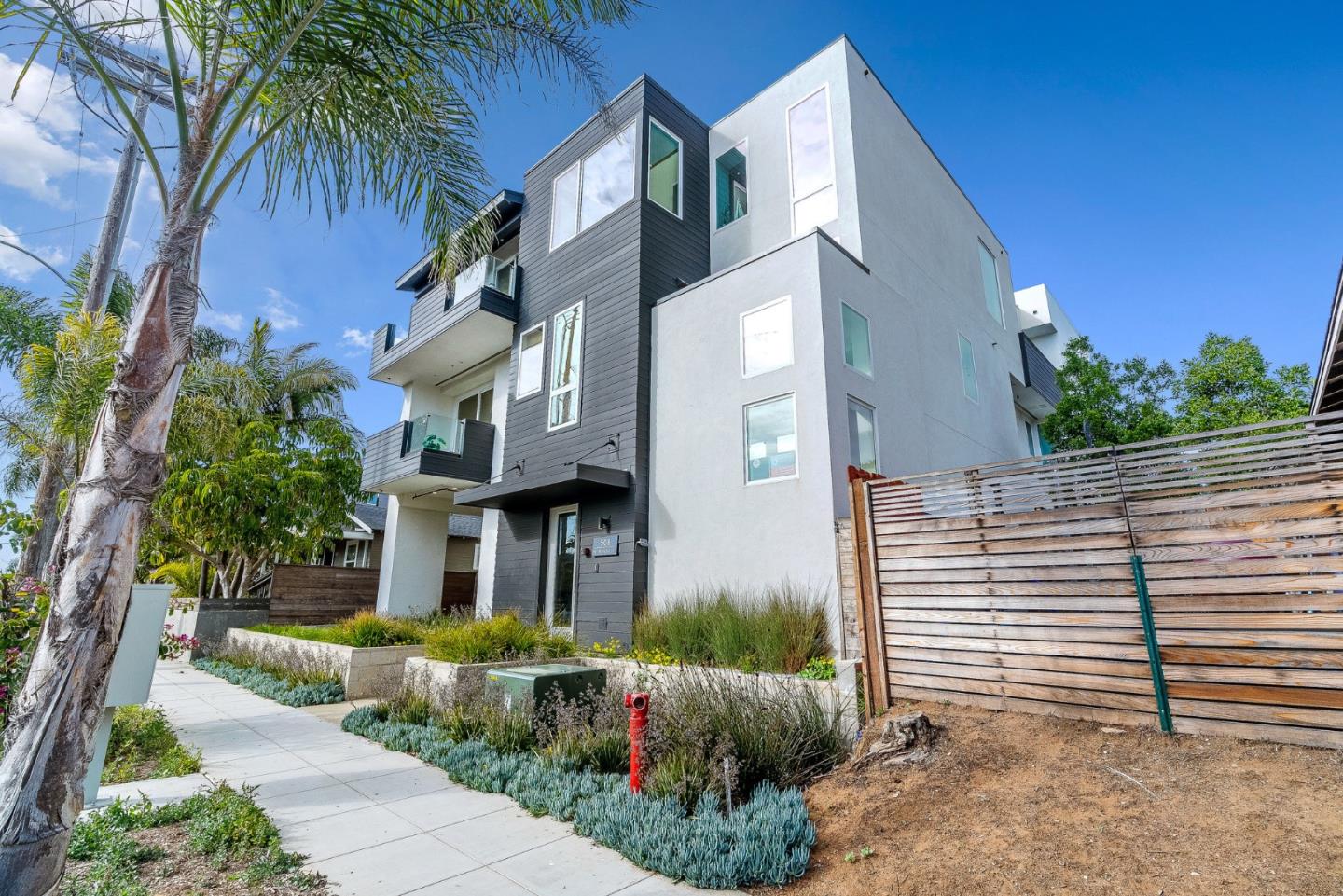 Detail Gallery Image 9 of 56 For 508 N Tremont St #B,  Oceanside,  CA 92054 - 3 Beds | 3/1 Baths
