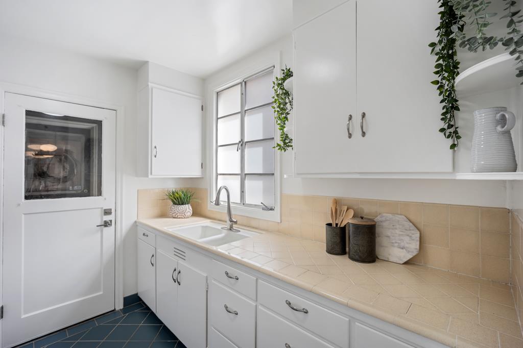 Detail Gallery Image 12 of 24 For 212 Lee St, Oakland,  CA 94610 - 1 Beds | 1 Baths