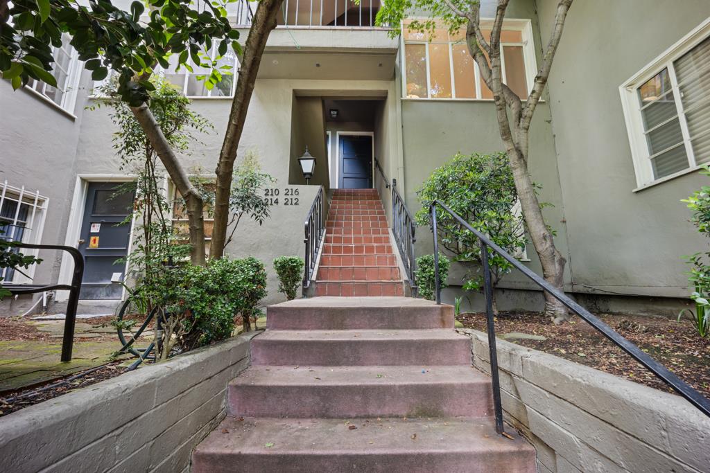Detail Gallery Image 3 of 24 For 212 Lee St, Oakland,  CA 94610 - 1 Beds | 1 Baths