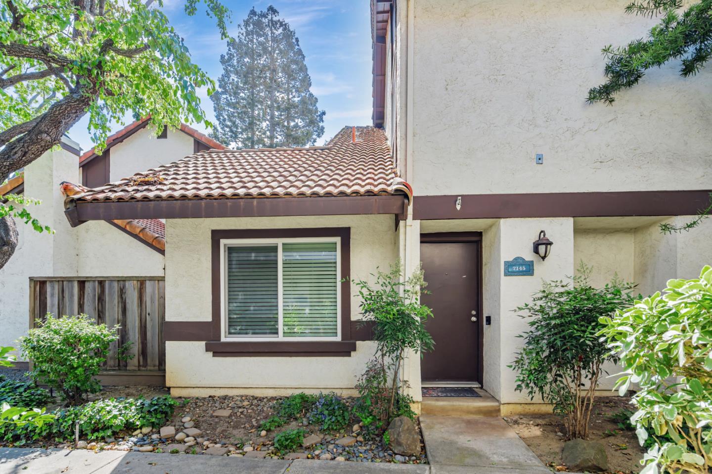 Detail Gallery Image 2 of 43 For 7145 Rouse Ct, San Jose,  CA 95139 - 3 Beds | 2/1 Baths
