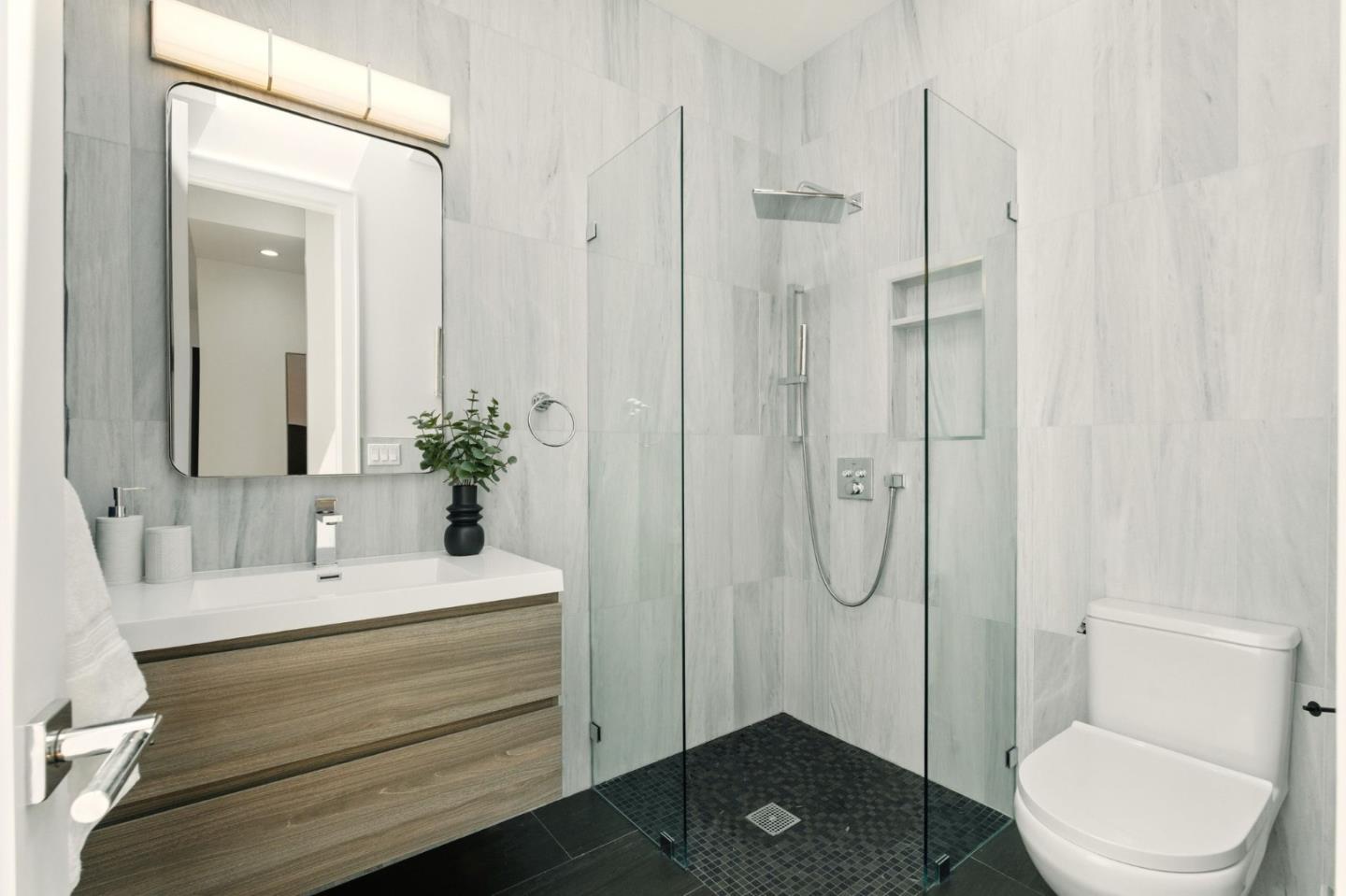 Detail Gallery Image 20 of 60 For 2175 Quesada Ave, San Francisco,  CA 94124 - 5 Beds | 3 Baths