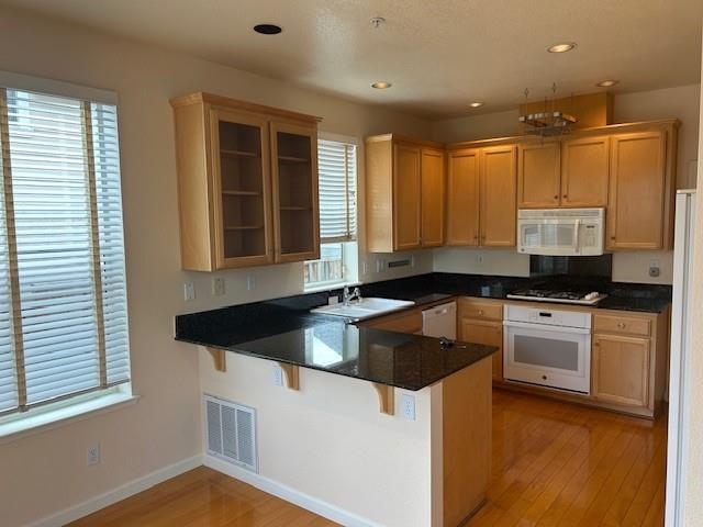 Detail Gallery Image 5 of 12 For 1027 Nobel Dr, Santa Cruz,  CA 95060 - 2 Beds | 2/1 Baths