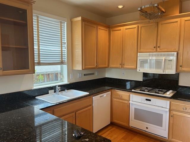 Detail Gallery Image 6 of 12 For 1027 Nobel Dr, Santa Cruz,  CA 95060 - 2 Beds | 2/1 Baths