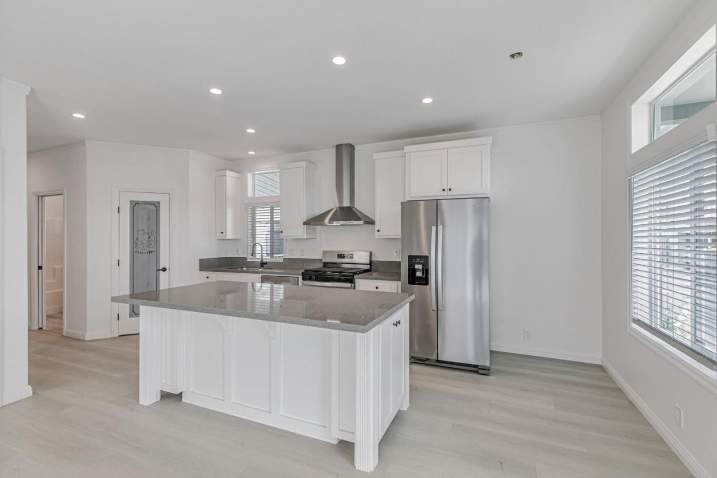 Detail Gallery Image 11 of 36 For 555 Umbarger Rd #131,  San Jose,  CA 95111 - 3 Beds | 3 Baths