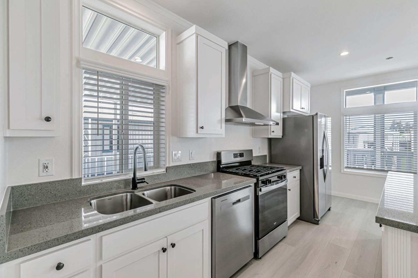 Detail Gallery Image 13 of 36 For 555 Umbarger Rd #131,  San Jose,  CA 95111 - 3 Beds | 3 Baths