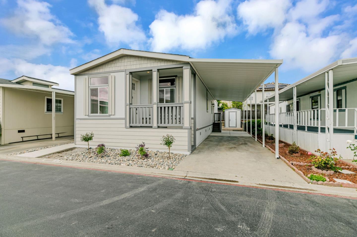 Detail Gallery Image 2 of 36 For 555 Umbarger Rd #131,  San Jose,  CA 95111 - 3 Beds | 3 Baths