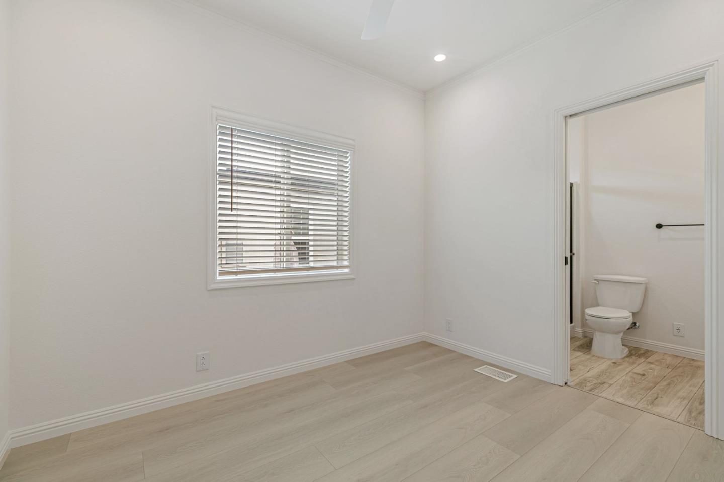 Detail Gallery Image 21 of 36 For 555 Umbarger Rd #131,  San Jose,  CA 95111 - 3 Beds | 3 Baths