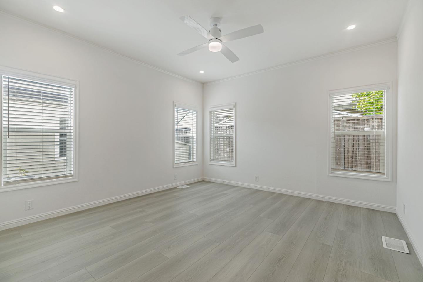 Detail Gallery Image 22 of 36 For 555 Umbarger Rd #131,  San Jose,  CA 95111 - 3 Beds | 3 Baths