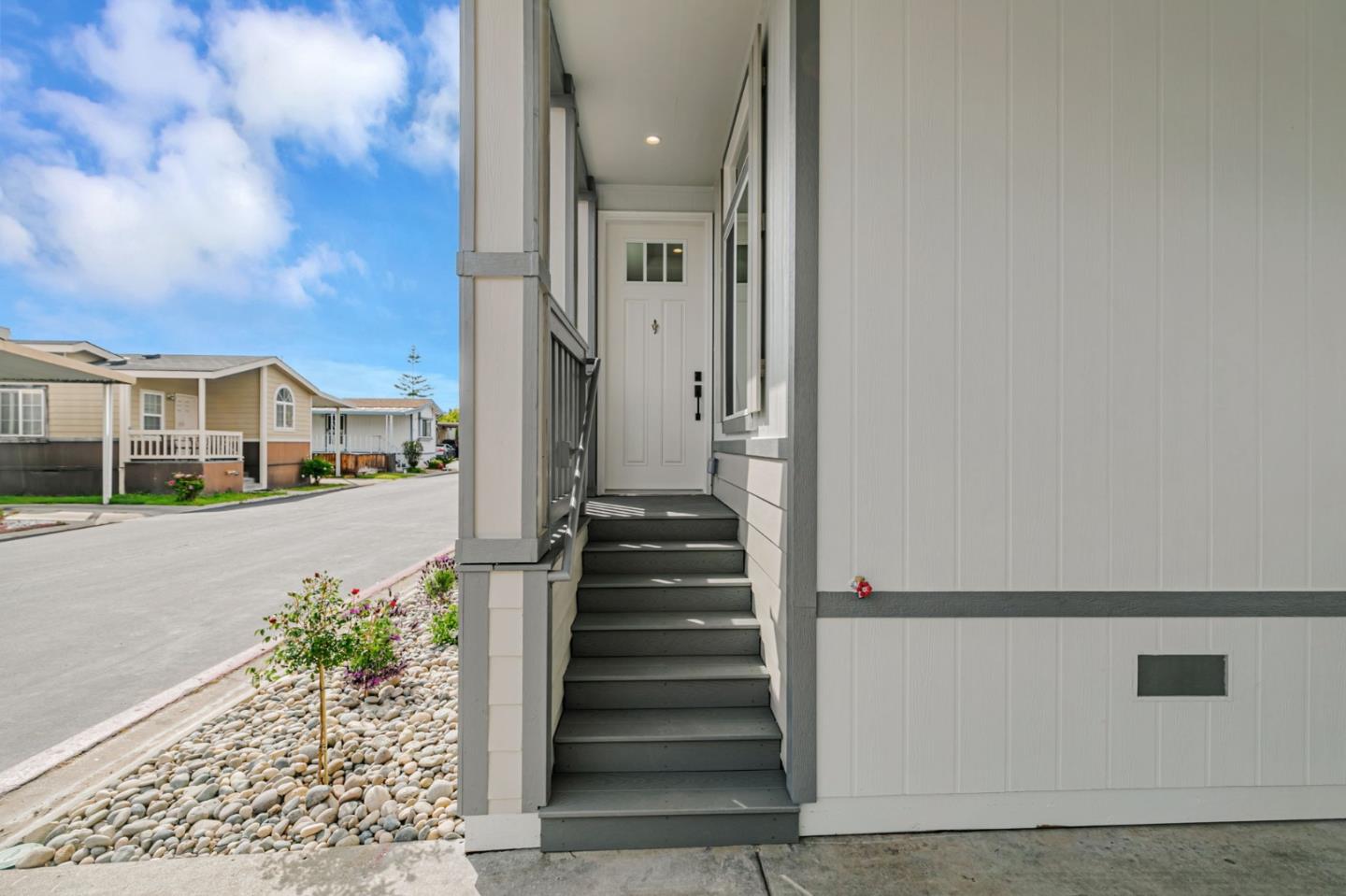 Detail Gallery Image 5 of 36 For 555 Umbarger Rd #131,  San Jose,  CA 95111 - 3 Beds | 3 Baths