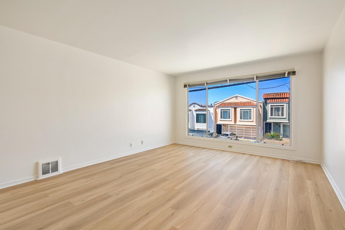 Detail Gallery Image 10 of 63 For 931 Hillside Blvd, Daly City,  CA 94014 - 4 Beds | 1/1 Baths