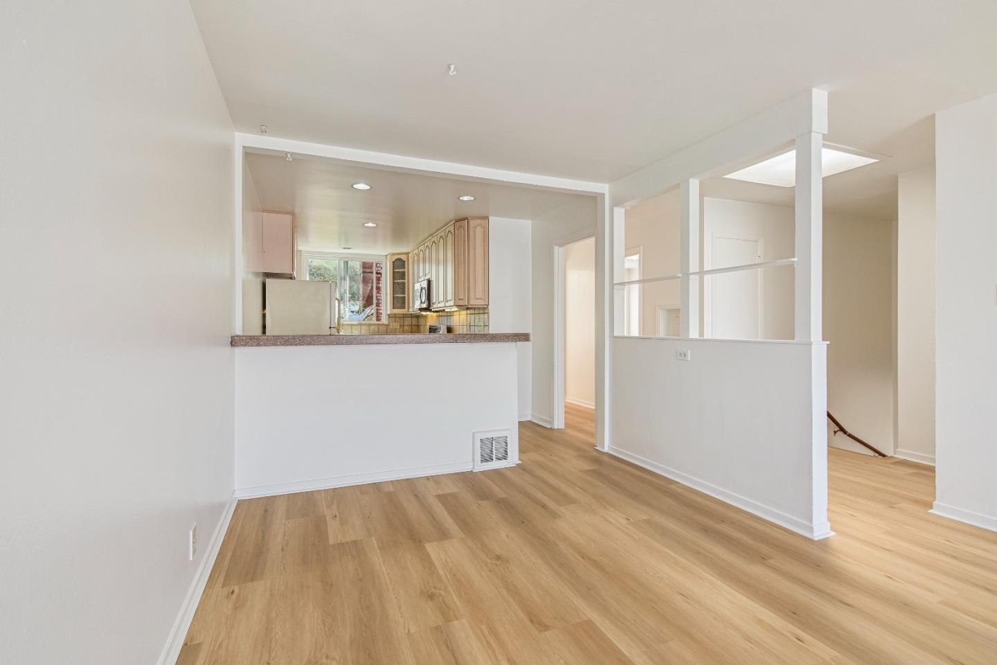 Detail Gallery Image 11 of 63 For 931 Hillside Blvd, Daly City,  CA 94014 - 4 Beds | 1/1 Baths