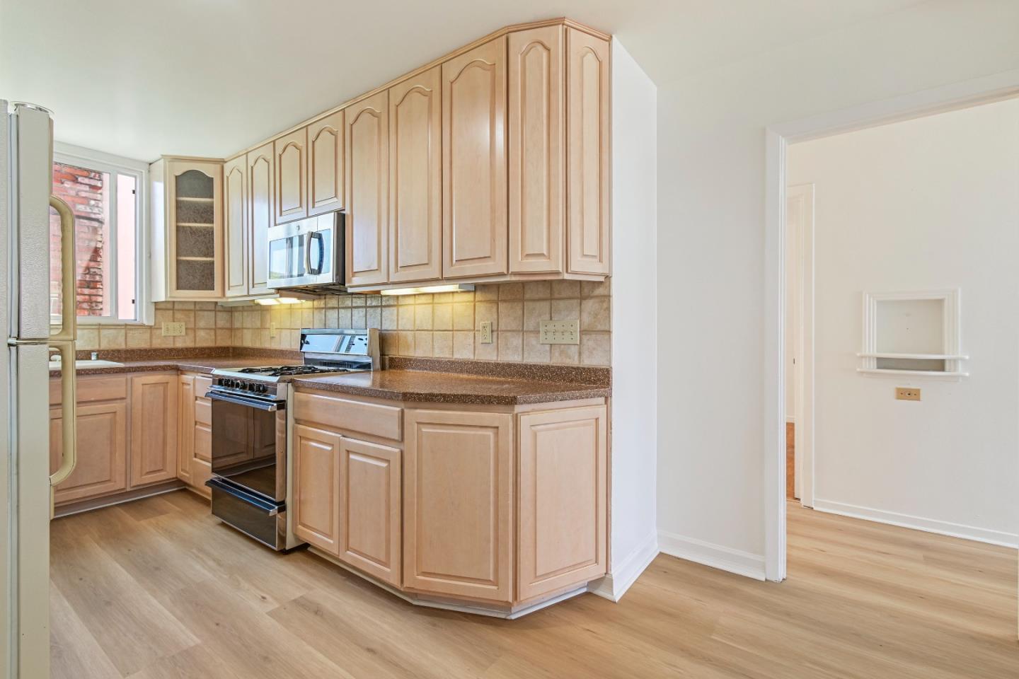 Detail Gallery Image 15 of 63 For 931 Hillside Blvd, Daly City,  CA 94014 - 4 Beds | 1/1 Baths