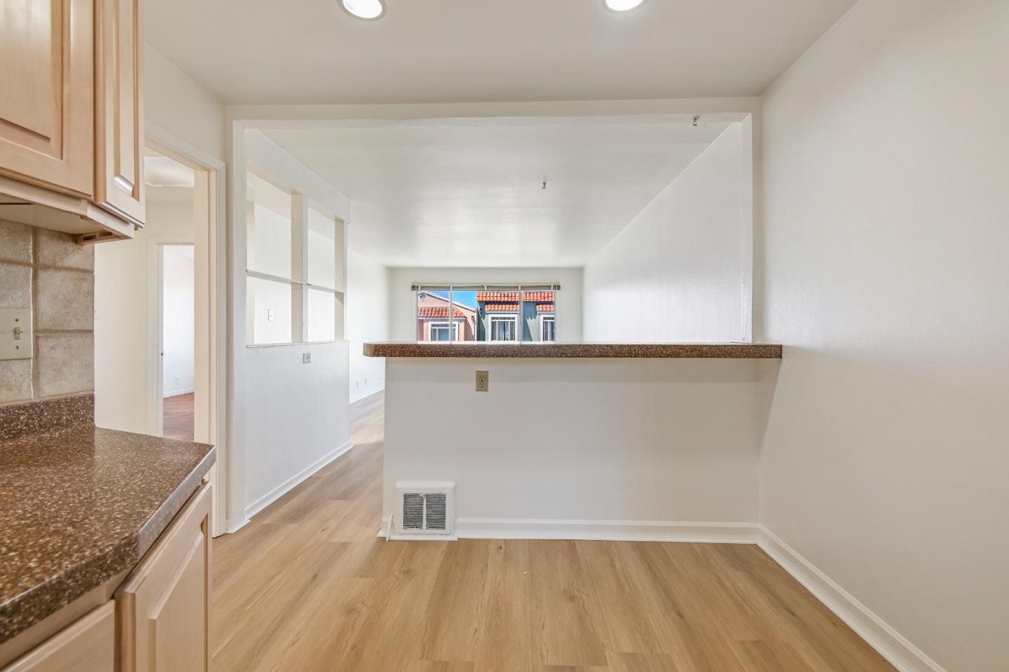 Detail Gallery Image 19 of 63 For 931 Hillside Blvd, Daly City,  CA 94014 - 4 Beds | 1/1 Baths
