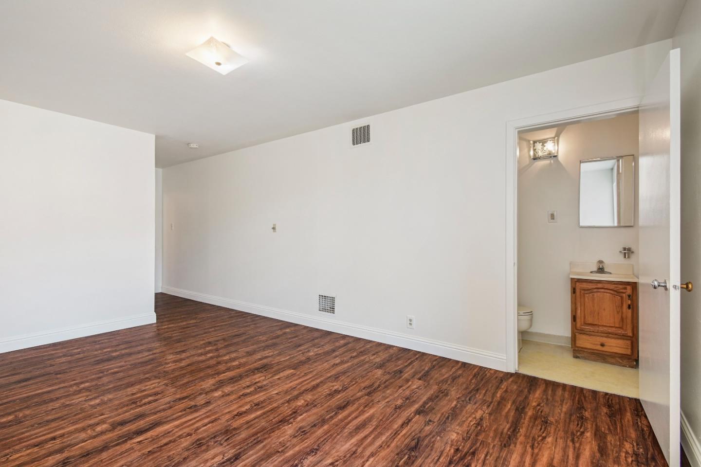 Detail Gallery Image 37 of 63 For 931 Hillside Blvd, Daly City,  CA 94014 - 4 Beds | 1/1 Baths