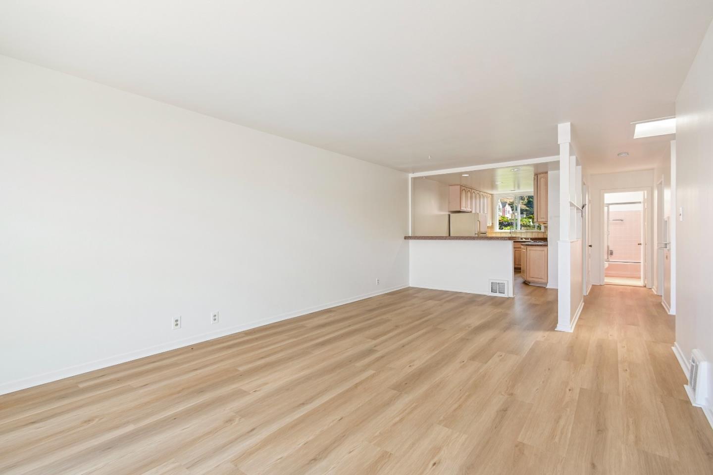 Detail Gallery Image 8 of 63 For 931 Hillside Blvd, Daly City,  CA 94014 - 4 Beds | 1/1 Baths