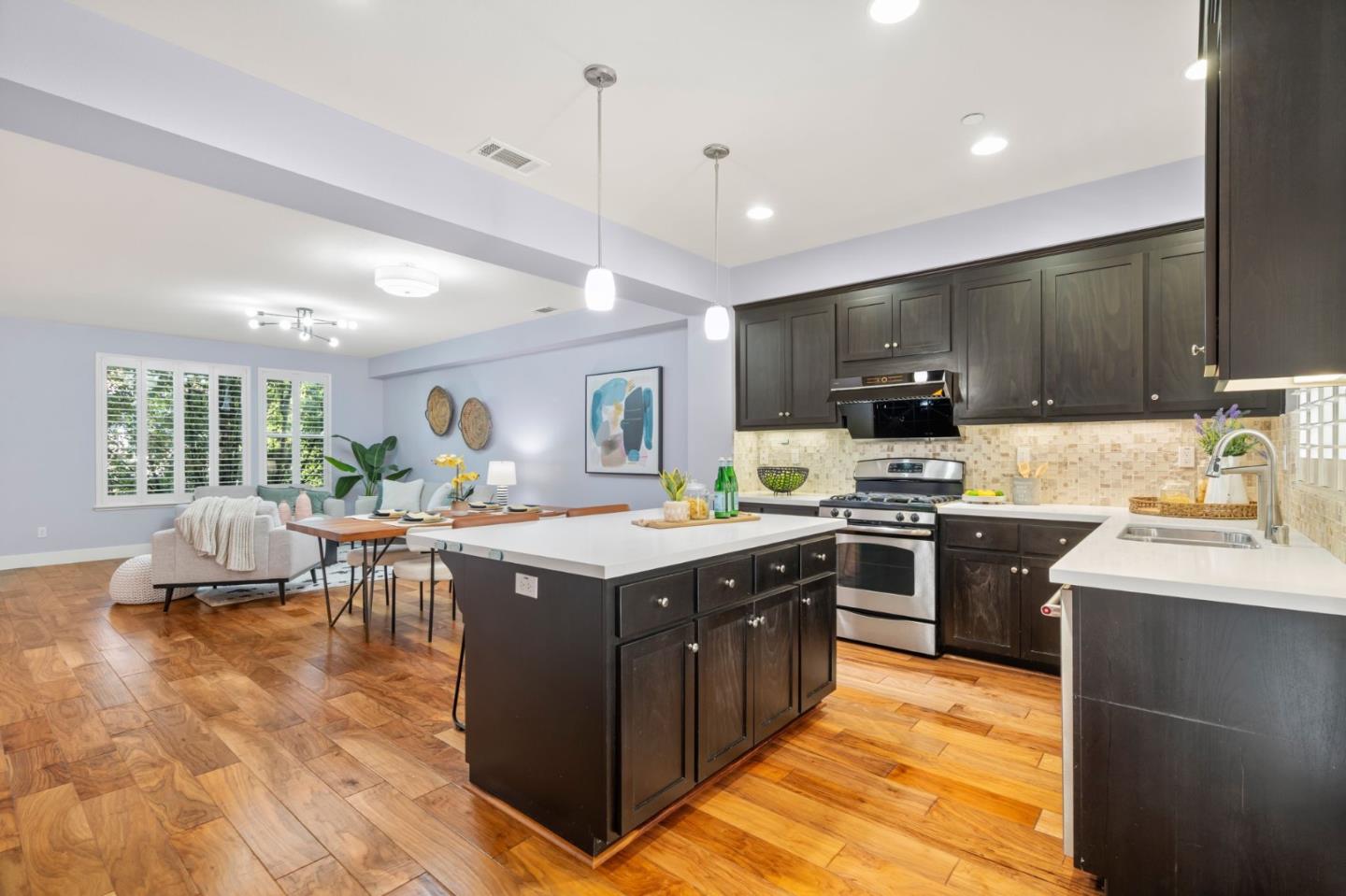 Detail Gallery Image 10 of 36 For 2560 Saffron Way, Mountain View,  CA 94043 - 3 Beds | 3/1 Baths