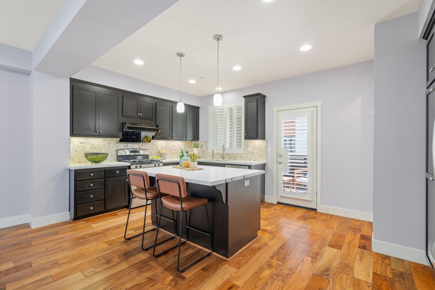 Detail Gallery Image 14 of 36 For 2560 Saffron Way, Mountain View,  CA 94043 - 3 Beds | 3/1 Baths