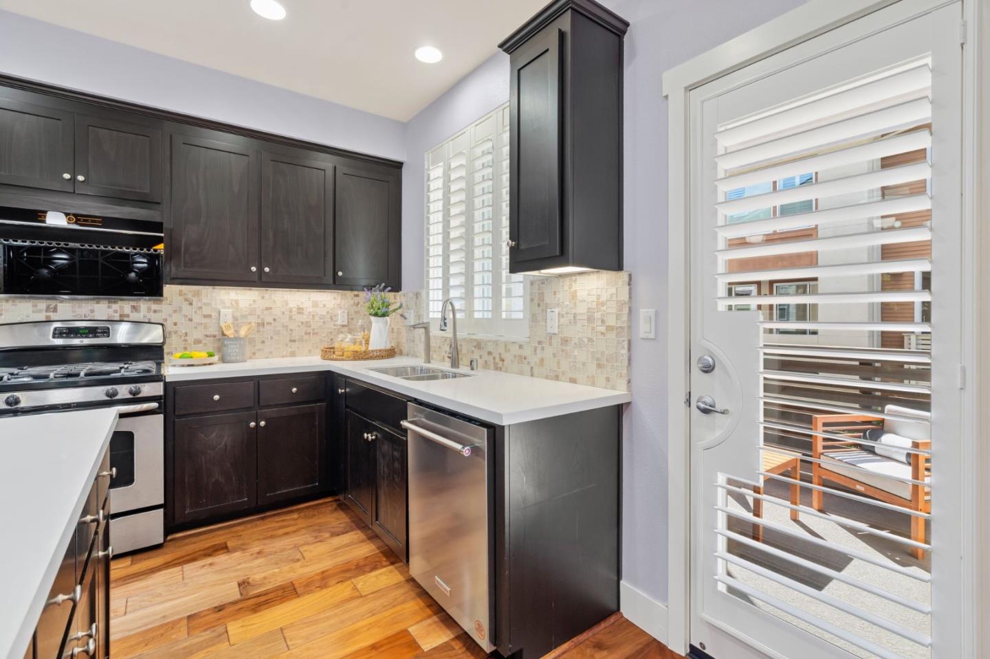 Detail Gallery Image 15 of 36 For 2560 Saffron Way, Mountain View,  CA 94043 - 3 Beds | 3/1 Baths