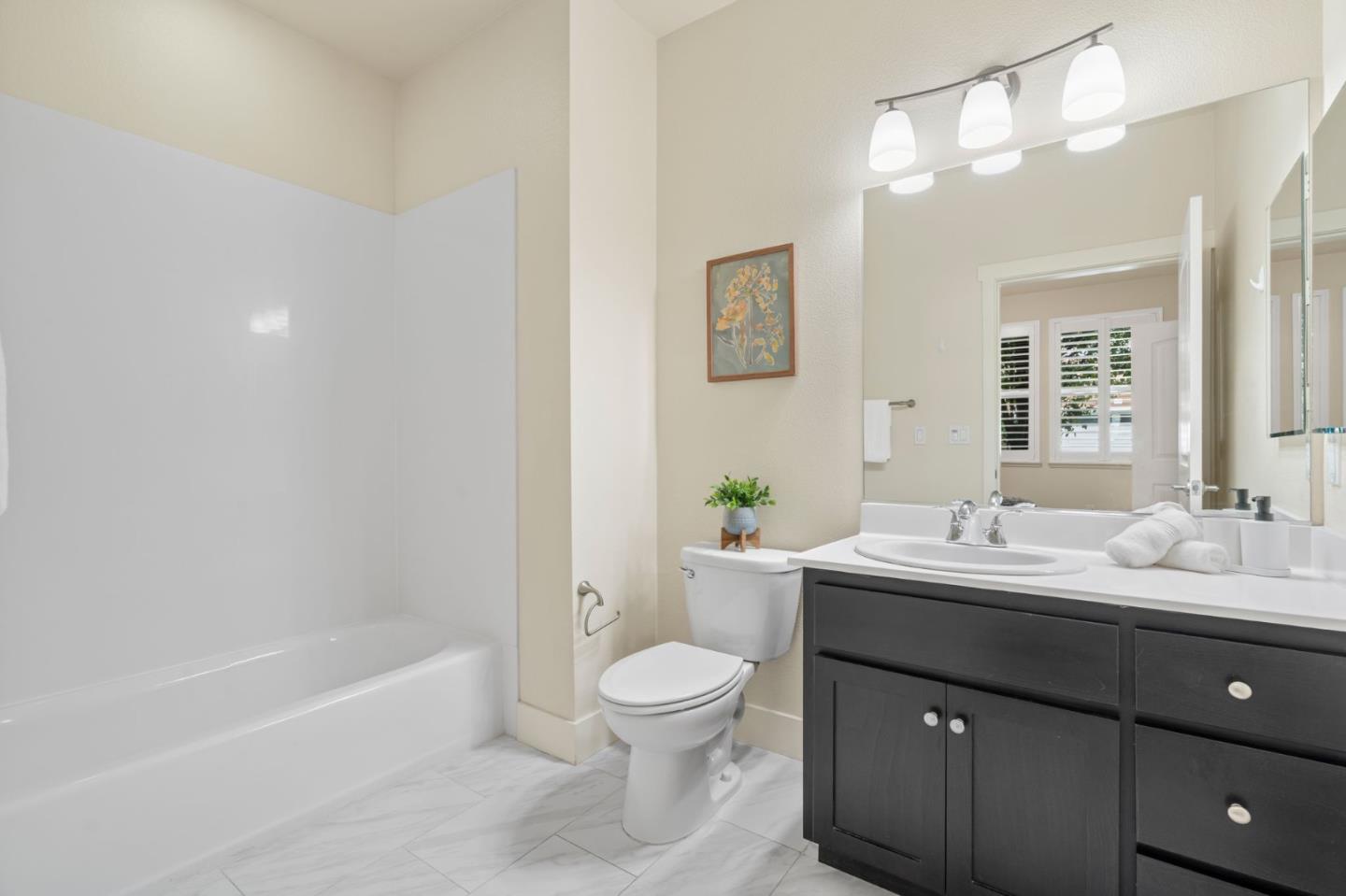 Detail Gallery Image 19 of 36 For 2560 Saffron Way, Mountain View,  CA 94043 - 3 Beds | 3/1 Baths