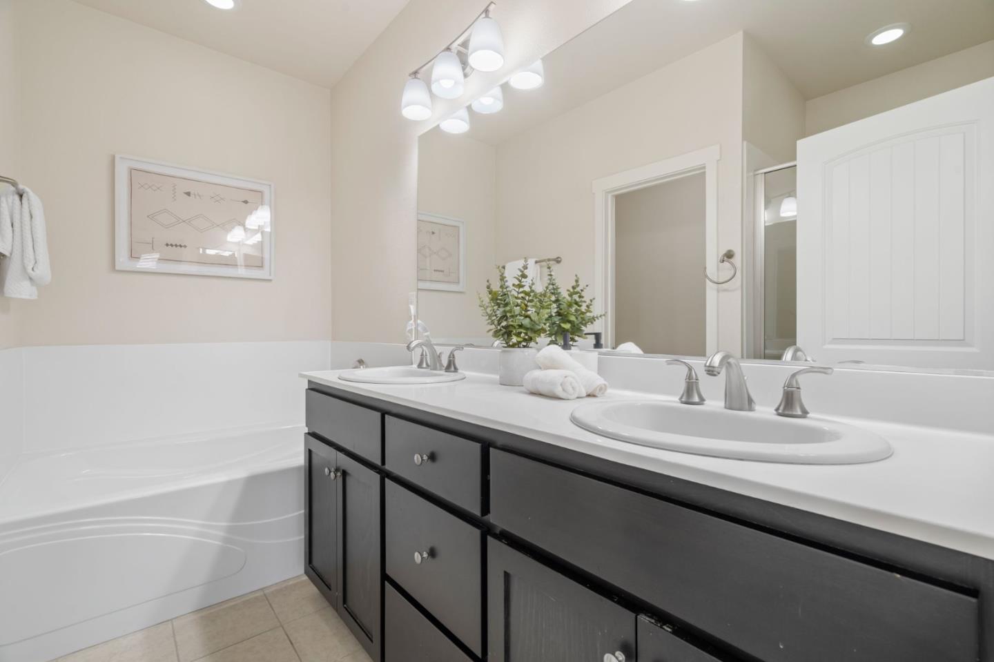 Detail Gallery Image 25 of 36 For 2560 Saffron Way, Mountain View,  CA 94043 - 3 Beds | 3/1 Baths